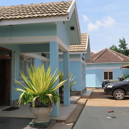 Global Village Hotel Pakwach Exterior foto